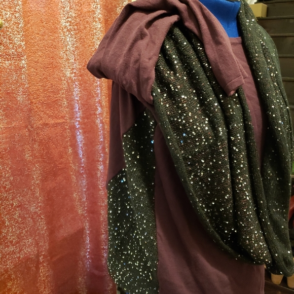 Women's sweater - Picture 2 of 2